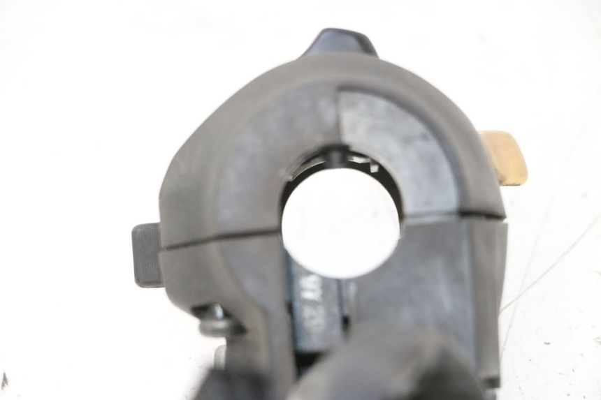photo de COMMODO GAUCHE SUZUKI BURGMAN 125 (2007 - 2014) - Gros plan technique