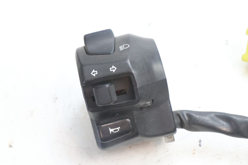 photo de COMMODO GAUCHE SUZUKI BURGMAN 125 (2007 - 2014) - Détail de la pièce