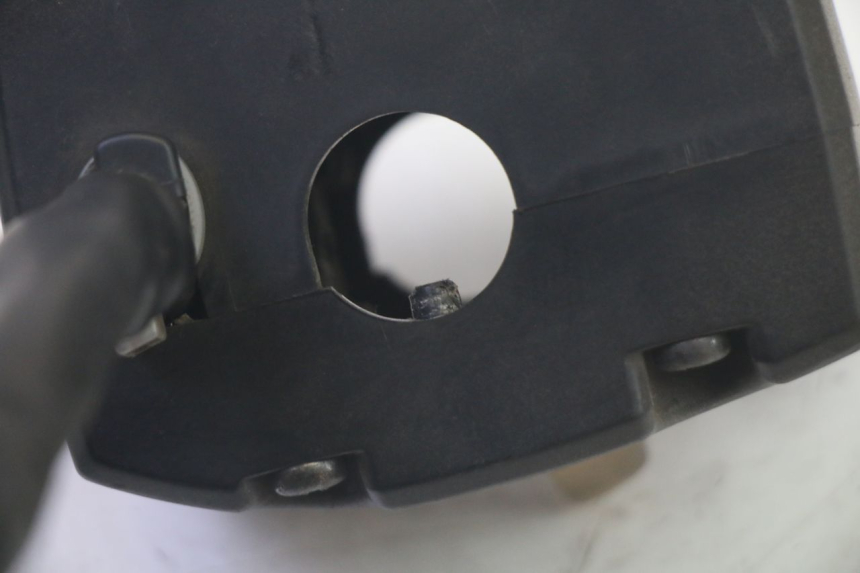 photo de COMMODO GAUCHE SUZUKI BURGMAN EXECUTIVE ABS 650 (2006 - 2012) - Points de fixation