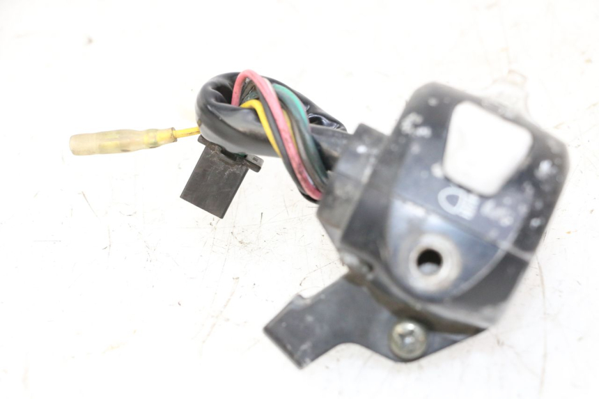 photo de COMMODO GAUCHE YAMAHA BW'S 100 (1999 - 2002) - Points de fixation