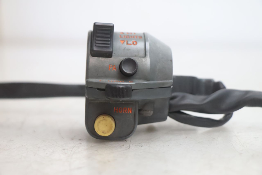 photo de COMMODO GAUCHE HONDA CB TWO FIFTY 250 (1991 - 2002) - Gros plan technique