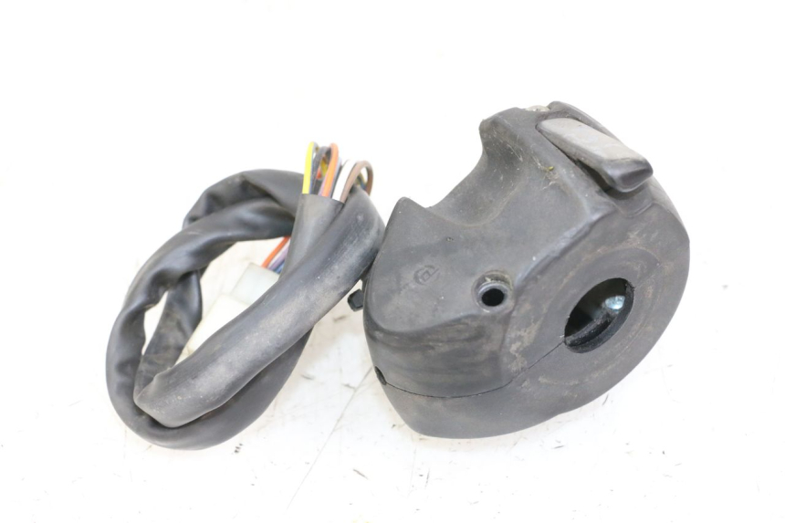 photo de COMMODO GAUCHE PEUGEOT CITYSTAR 50 (2013 - 2017) - Gros plan technique