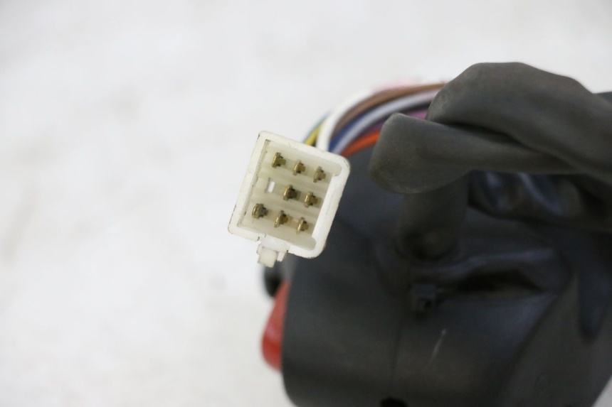 photo de COMMODO GAUCHE PEUGEOT CITYSTAR 50 (2013 - 2017) - Détail de la pièce