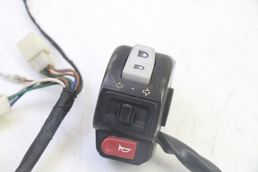 photo de COMMODO GAUCHE SYM CROX 4T 50 (2016 - 2023) - Détail de la pièce