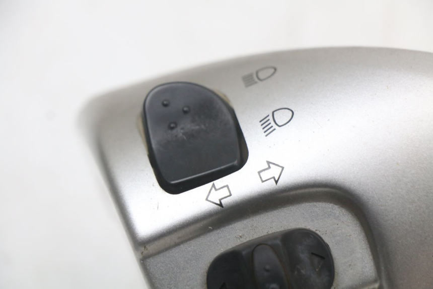 photo de COMMODO GAUCHE YAMAHA CYGNUS X 125 (2004 - 2007) - Détail de la pièce