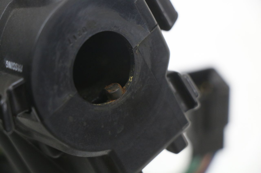 photo de COMMODO GAUCHE KYMCO DINK STREET ABS 125 (2011 - 2018) - Gros plan technique