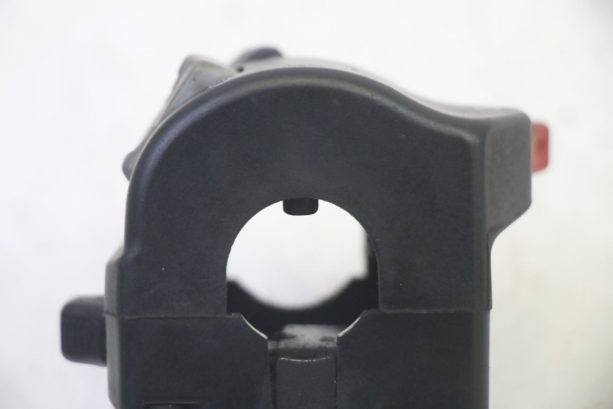 photo de COMMODO GAUCHE SUZUKI DL V STROM 1000 (2002 - 2007) - Points de fixation