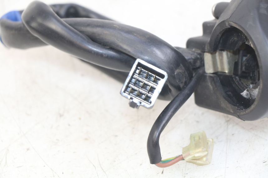 photo de COMMODO GAUCHE KYMCO DOWNTOWN ABS 125 (2015 - 2017) - Gros plan technique