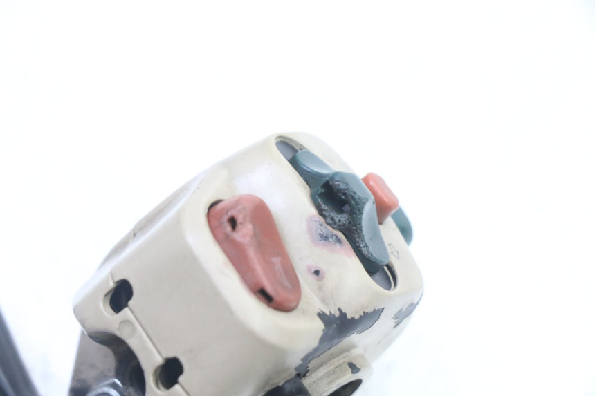 photo de COMMODO GAUCHE PEUGEOT ELYSEO 125 (1999 - 2004) - Points de fixation