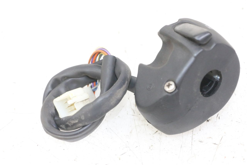 photo de COMMODO GAUCHE PEUGEOT ELYSTAR 125 (2002 - 2007) - Gros plan technique