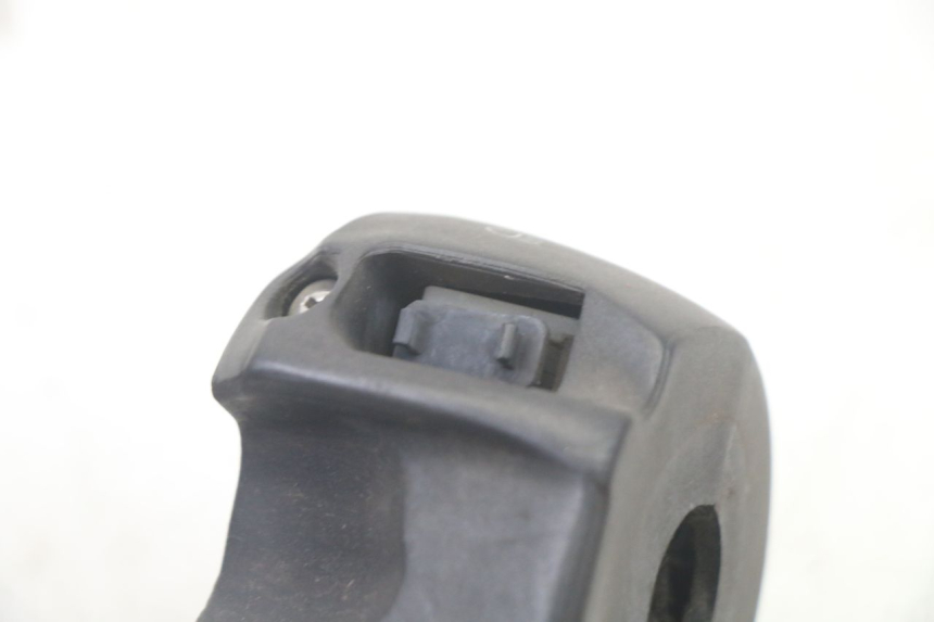 photo de COMMODO GAUCHE PEUGEOT ELYSTAR 50 (2002 - 2014) - Gros plan technique