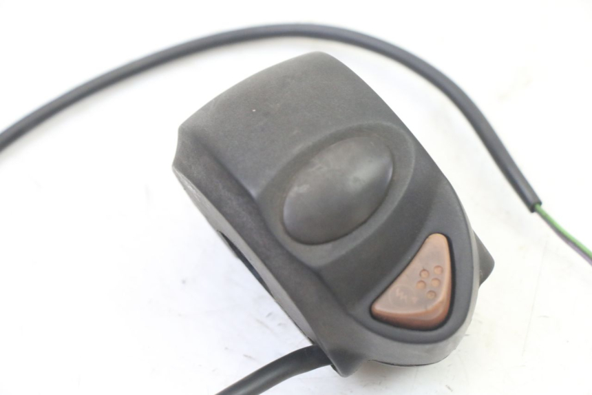 photo de COMMODO GAUCHE PEUGEOT ELYSTAR 50 (2002 - 2014) - Détail de la pièce