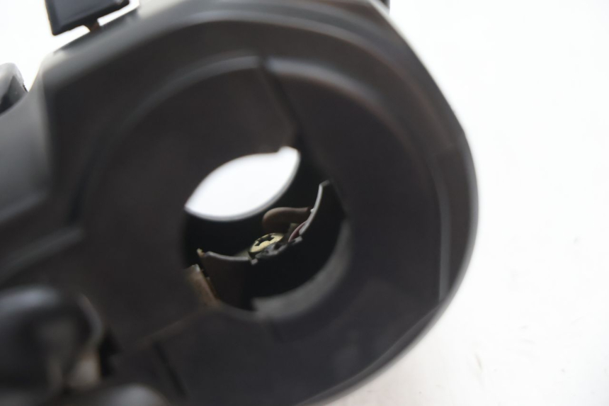 photo de COMMODO GAUCHE KAWASAKI ER-6 ER6 N 650 (2005 - 2009) - Points de fixation