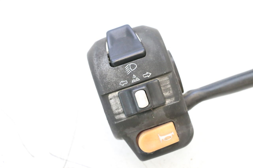 photo de COMMODO GAUCHE JM MOTORS EVOLIS 4T 50 (2018 - 2022) - Détail de la pièce