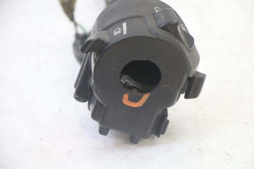 photo de COMMODO GAUCHE HONDA FES S-WING SWING ABS 125 (2007 - 2015) - Gros plan technique