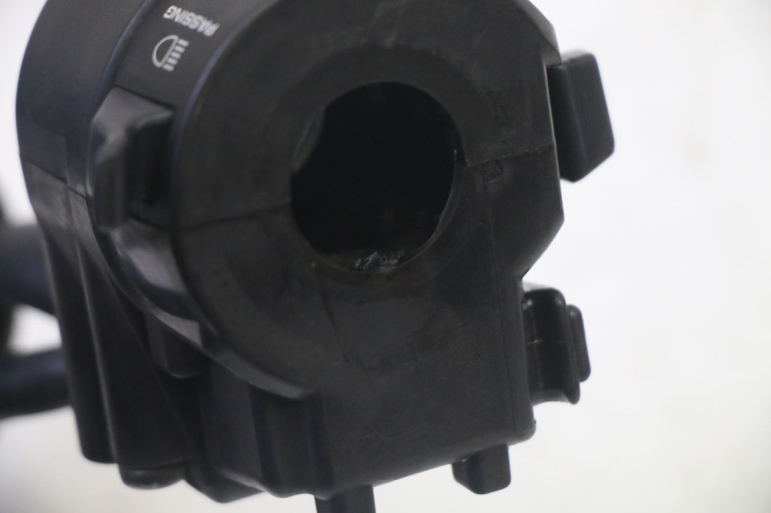 photo de COMMODO GAUCHE HONDA FES S-WING SWING ABS 125 (2007 - 2015) - Points de fixation