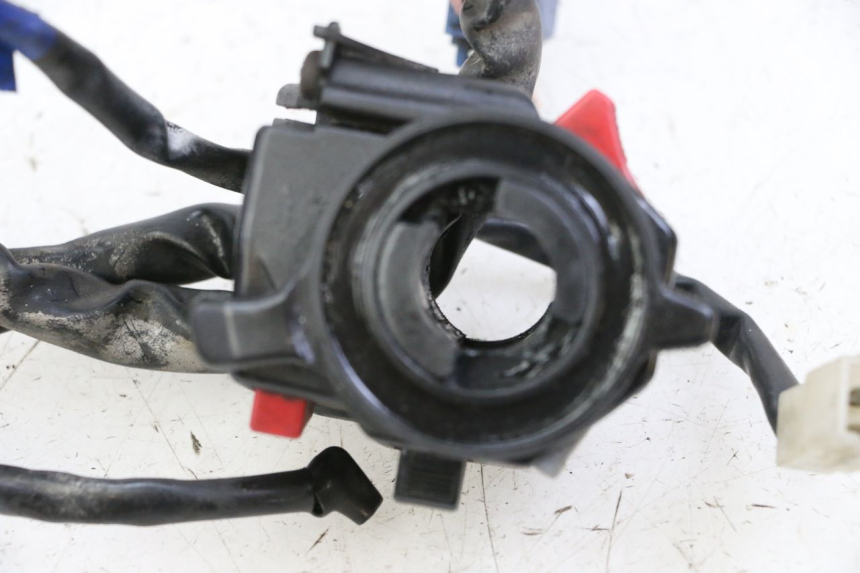 photo de COMMODO GAUCHE YAMAHA FJ 36Y 1100 (1984 - 1985) - Points de fixation