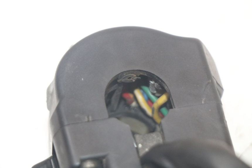 photo de COMMODO GAUCHE YAMAHA FJ 3CX 1200 (1986 - 1996) - Points de fixation