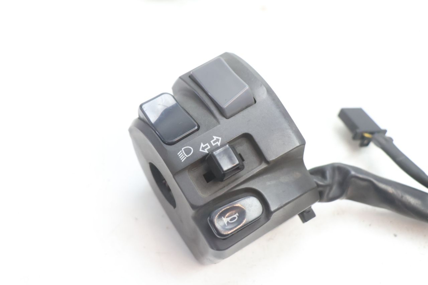 photo de COMMODO GAUCHE YAMAHA FJR 1300 (2001 - 2005) - Détail de la pièce