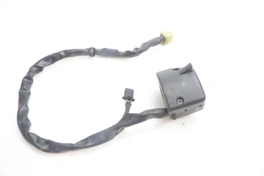 photo de COMMODO GAUCHE YAMAHA FJR 1300 (2001 - 2005) - Gros plan technique