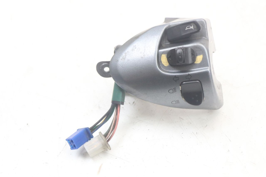 photo de COMMODO GAUCHE MBK FLAME X 125 (2004 - 2007) - Gros plan technique