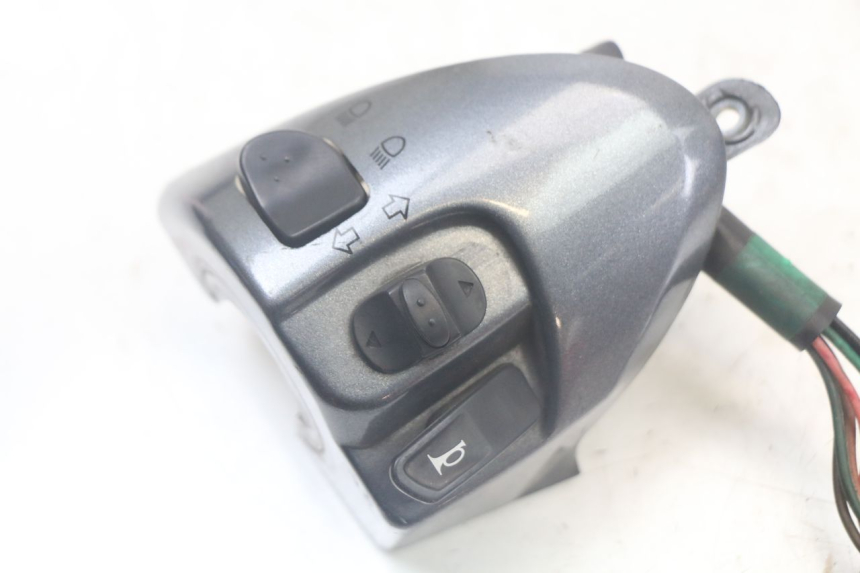 photo de COMMODO GAUCHE MBK FLAME X 125 (2007 - 2016) - Détail de la pièce