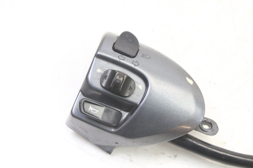 photo de COMMODO GAUCHE MBK FLAME X 125 (2007 - 2016) - Détail de la pièce