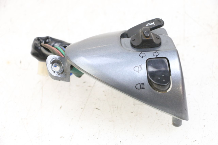 photo de COMMODO GAUCHE MBK FLAME X 125 (2007 - 2016) - Gros plan technique