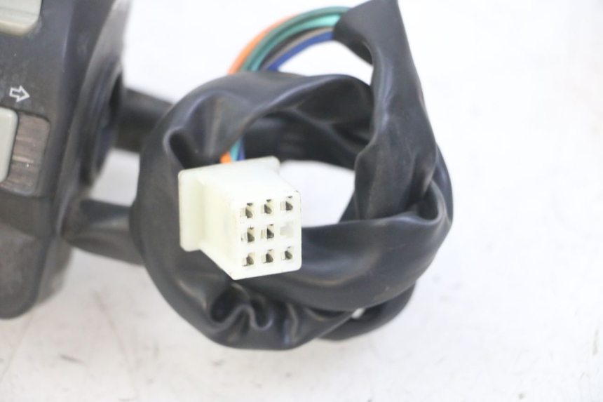 photo de COMMODO GAUCHE VENESI FLY RETRO 4T 50 (2020 - 2025) - Points de fixation