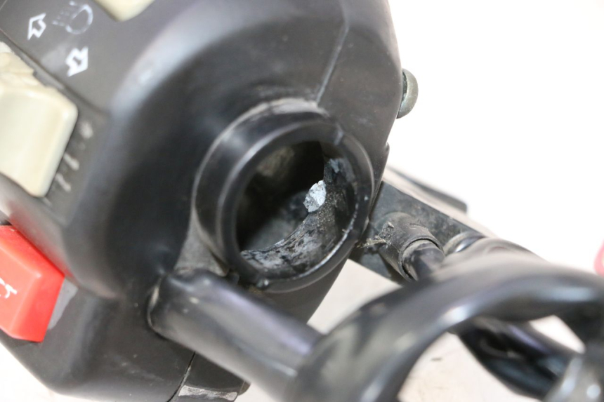 photo de COMMODO GAUCHE KEEWAY FOCUS 50 (2006 - 2009) - Zoom état d’usage