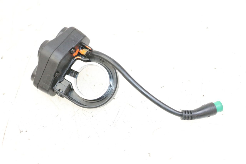 photo de COMMODO GAUCHE KUKIRIN G2 MASTER 1 - Détail de la pièce