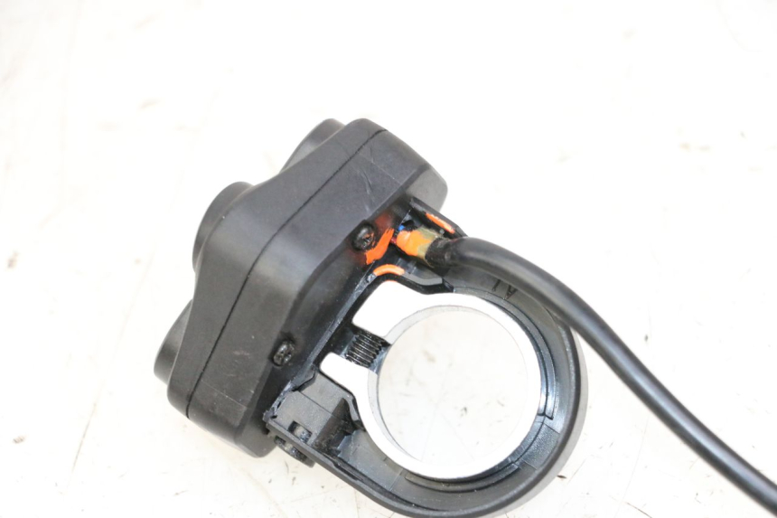 photo de COMMODO GAUCHE KUKIRIN G2 MASTER 1 - Zoom état d’usage