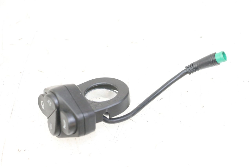 photo de COMMODO GAUCHE KUKIRIN G2 MASTER 1 - Points de fixation