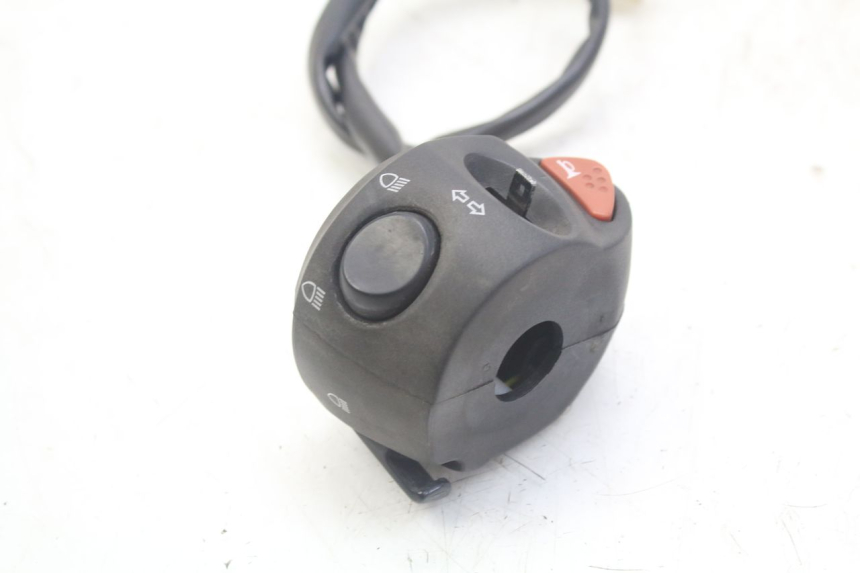 photo de COMMODO GAUCHE PEUGEOT GEOPOLIS RS 125 (2007 - 2009) - Gros plan technique