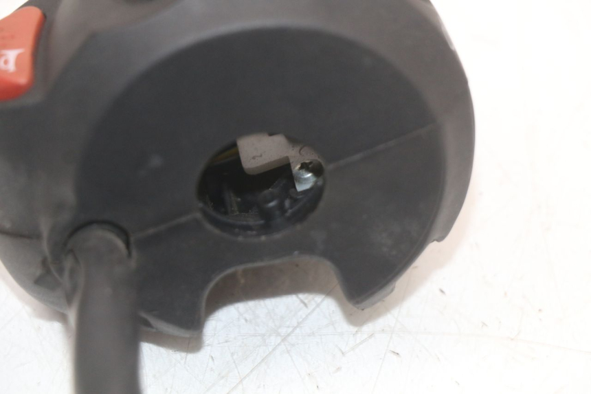 photo de COMMODO GAUCHE PEUGEOT GEOPOLIS RS 125 (2007 - 2009) - Gros plan technique