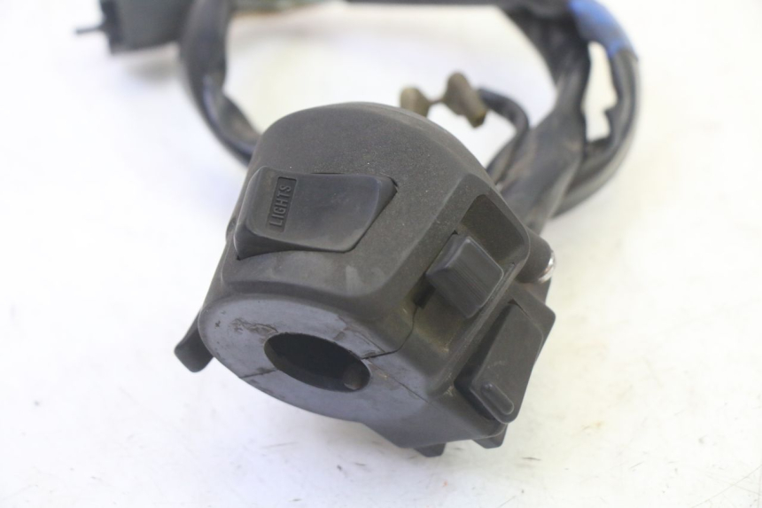 photo de COMMODO GAUCHE KYMCO GRAND DINK 125 (2002 - 2007) - Zoom état d’usage