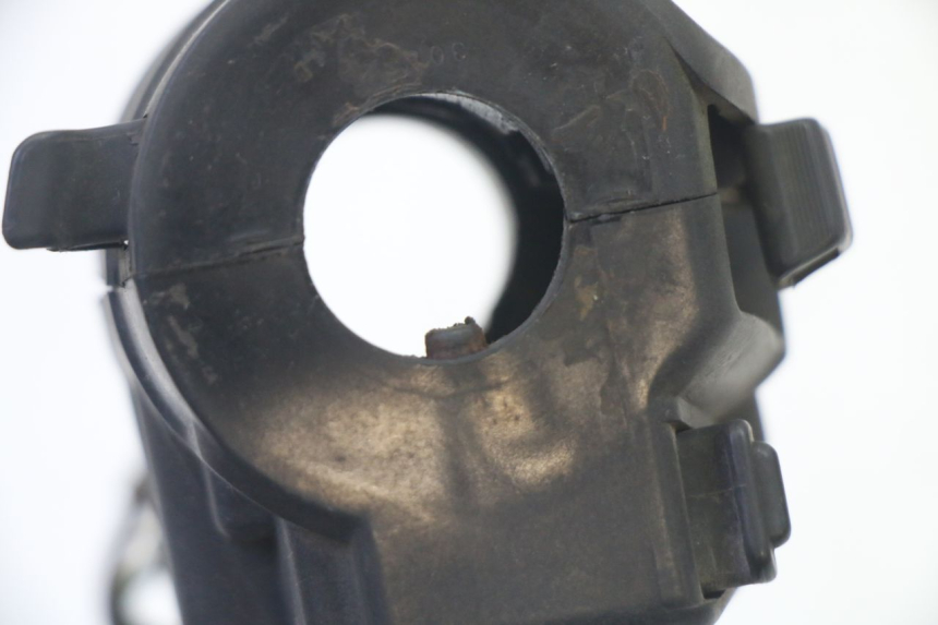 photo de COMMODO GAUCHE KYMCO GRAND DINK 125 (2002 - 2007) - Gros plan technique