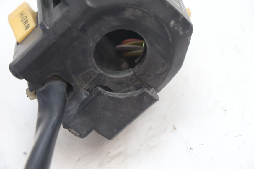 photo de COMMODO GAUCHE SUZUKI GSX F GSXF 750 (1988 - 1998) - Points de fixation