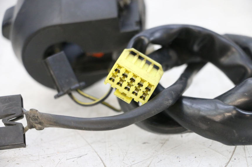 photo de COMMODO GAUCHE SUZUKI GSXR GSX-R 1000 (2003 - 2004) - Gros plan technique