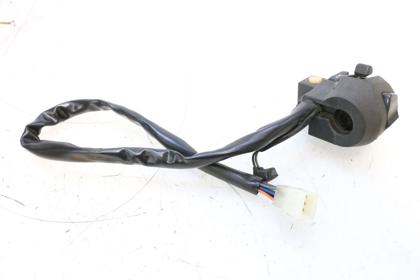 photo de COMMODO GAUCHE SYM GTS EVO 125 (2009 - 2013) - Gros plan technique