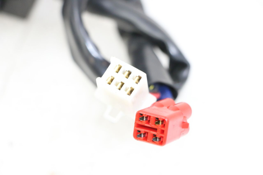 photo de COMMODO GAUCHE HUSQVARNA SVARTPILEN 401 (2018 - 2023) - Zoom état d’usage