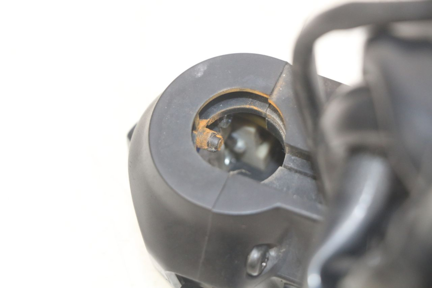 photo de COMMODO GAUCHE SYM JET SPORT XR 50 (2006 - 2015) - Autre angle de vue