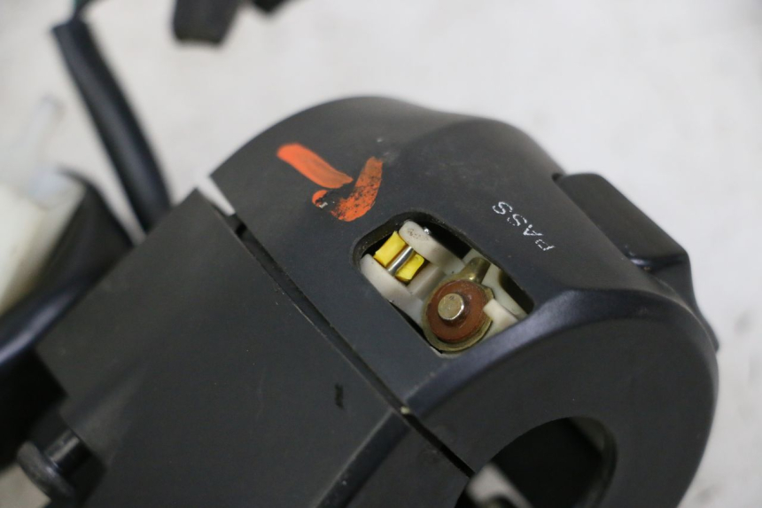 photo de COMMODO GAUCHE SYM JOYMAX 125 (2010 - 2017) - Zoom état d’usage