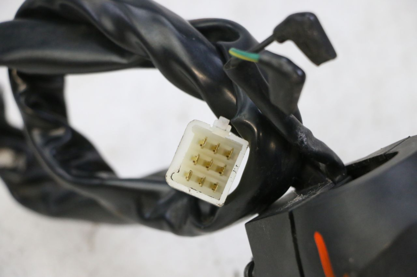 photo de COMMODO GAUCHE SYM JOYMAX 125 (2010 - 2017) - Autre angle de vue