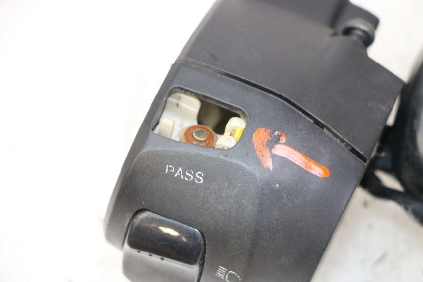 photo de COMMODO GAUCHE SYM JOYMAX 125 (2010 - 2017) - État de surface