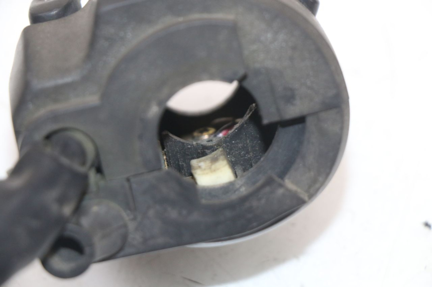 photo de COMMODO GAUCHE KAWASAKI ZR7 ZR-7 S 750 (1999 - 2004) - Points de fixation