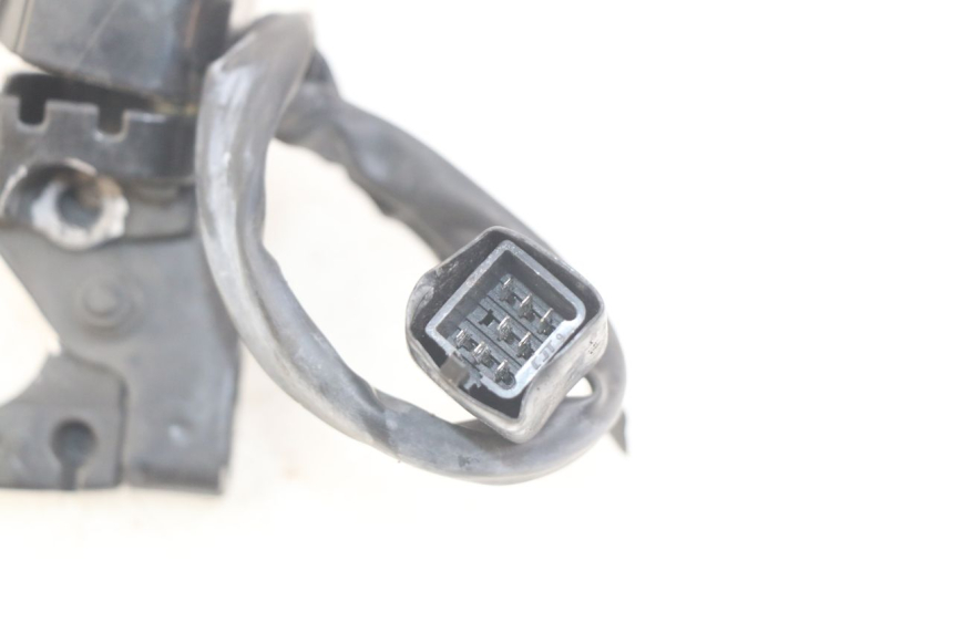 photo de COMMODO GAUCHE PEUGEOT KISBEE 2T 50 (2010 - 2017) - Détail de la pièce