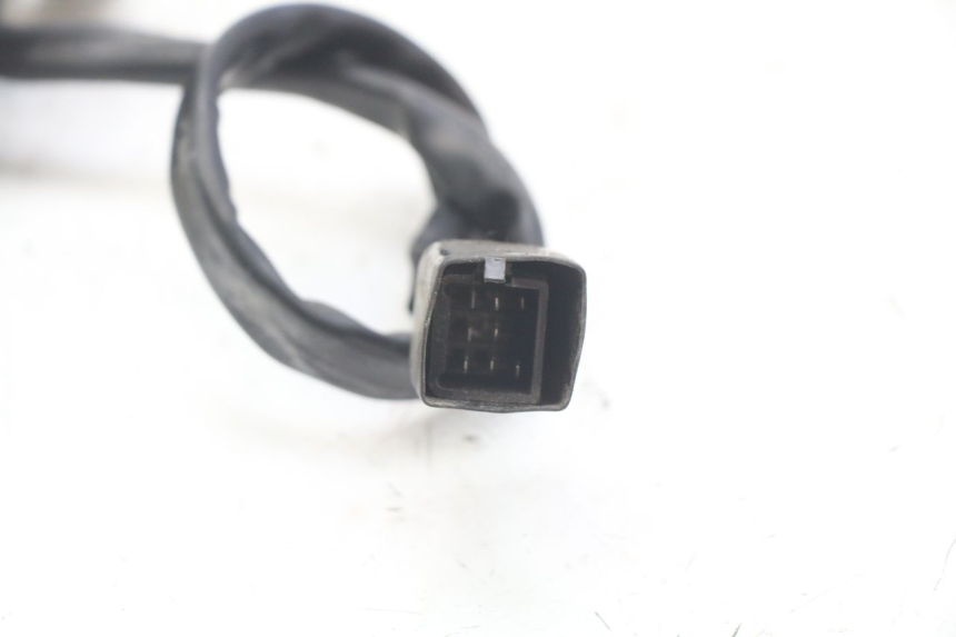 photo de COMMODO GAUCHE PEUGEOT KISBEE 2T 50 (2010 - 2017) - Gros plan technique