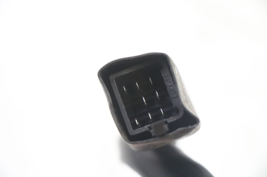 photo de COMMODO GAUCHE PEUGEOT KISBEE 2T 50 (2010 - 2017) - Points de fixation