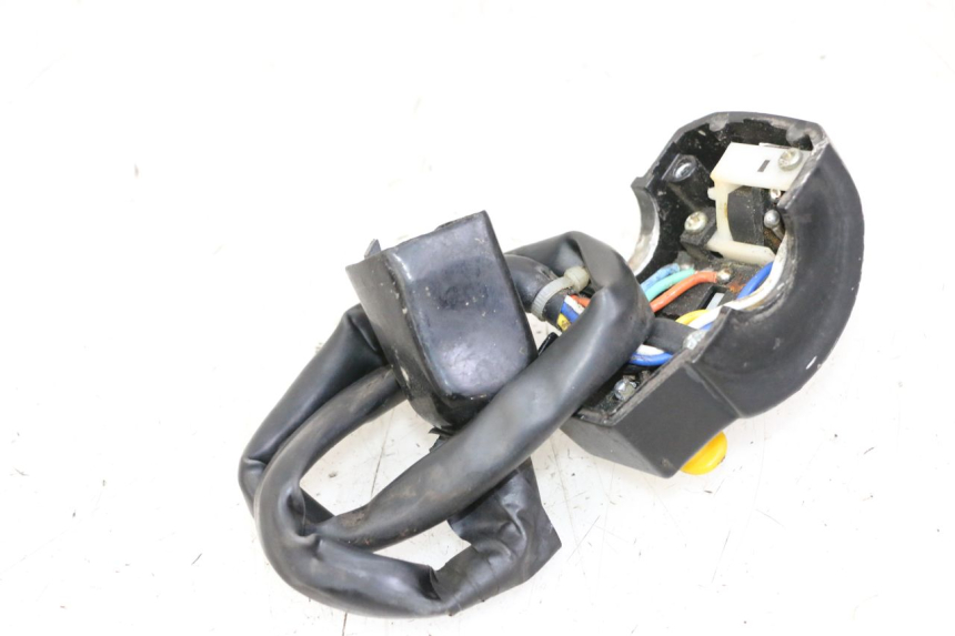 photo de COMMODO GAUCHE PEUGEOT KISBEE 2T 50 (2010 - 2017) - Détail de la pièce